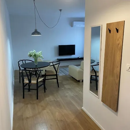 With Balcony * טיראנה