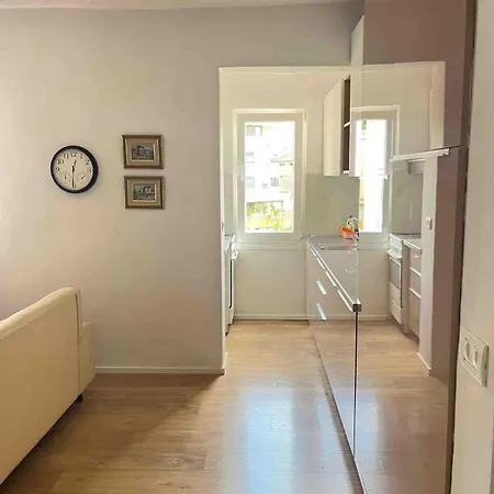Διαμέρισμα With Balcony Τίρανα